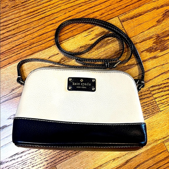 kate spade Handbags - Kate Spade Weselley Hanna Crossbody Shoulder Bag Purse Classiccore preppy Y2K
